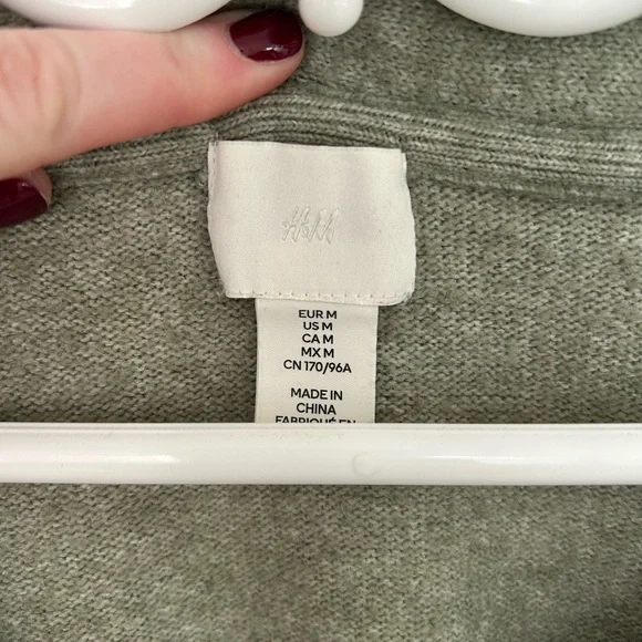 H&M Sweater! - Picture 2 of 4